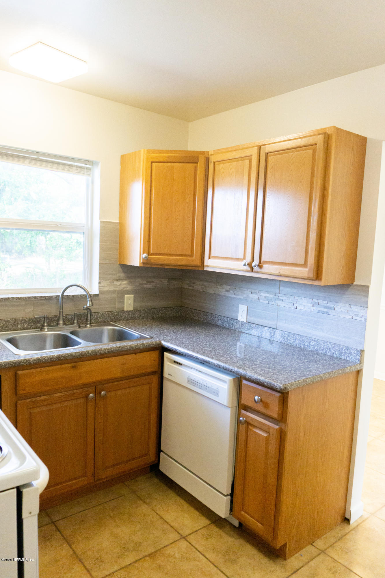 5244 Damascus Road South Jacksonville, FL 32207 - Photo 13 of 27 DSC01135