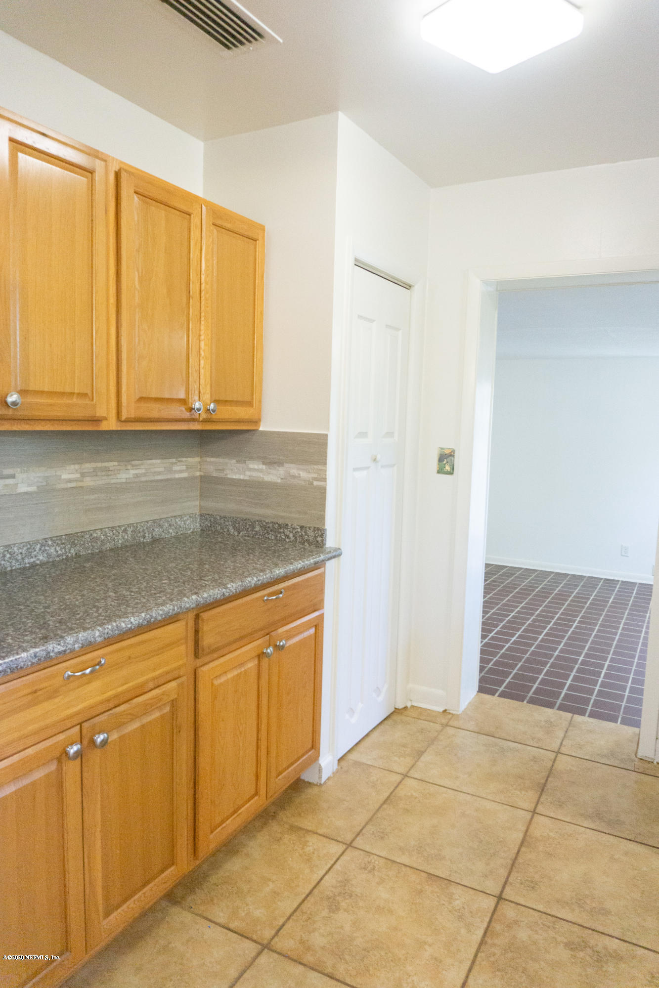 5244 Damascus Road South Jacksonville, FL 32207 - Photo 14 of 27 DSC01136