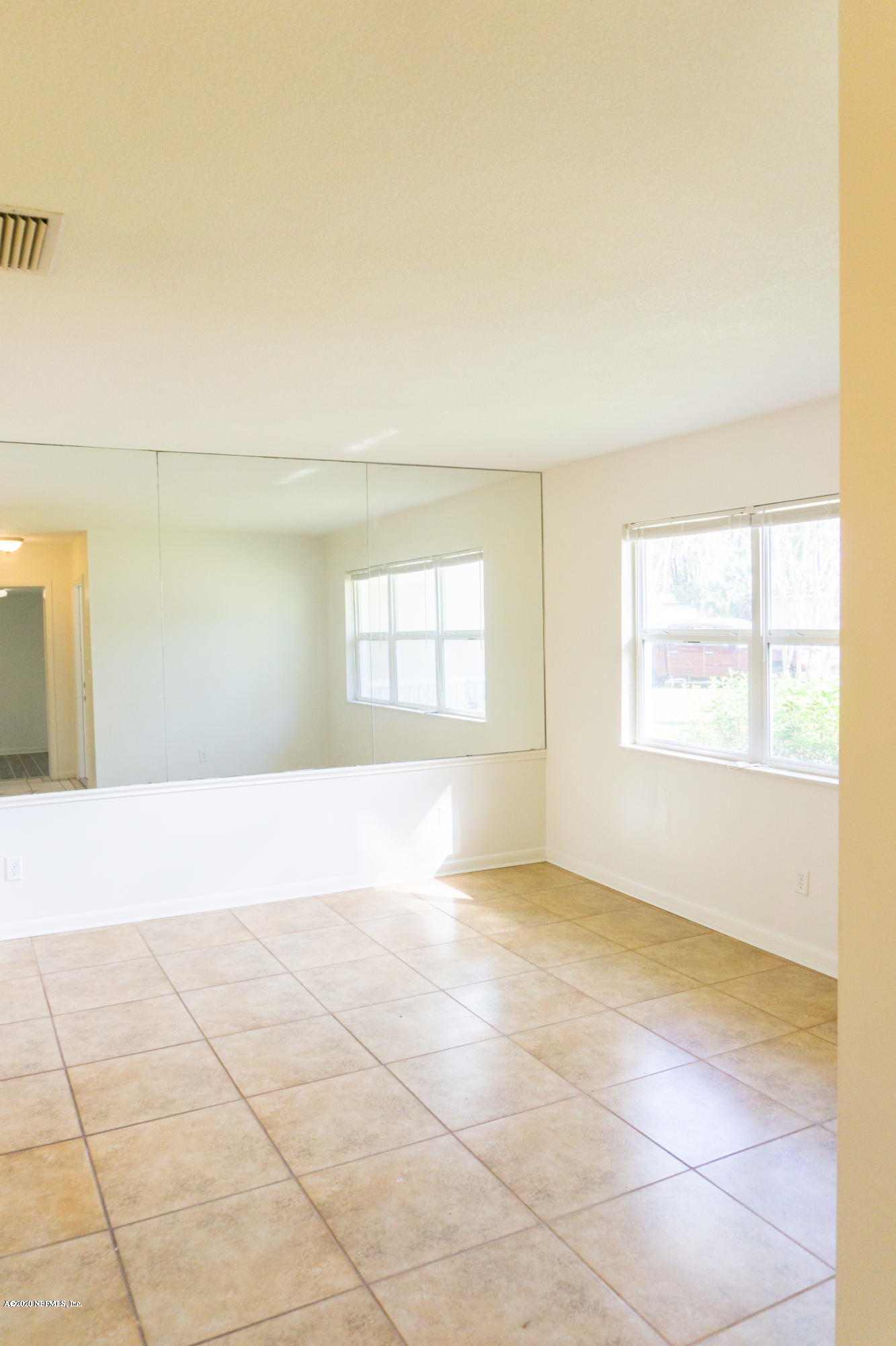 5244 Damascus Road South Jacksonville, FL 32207 - Photo 6 of 27 DSC01127