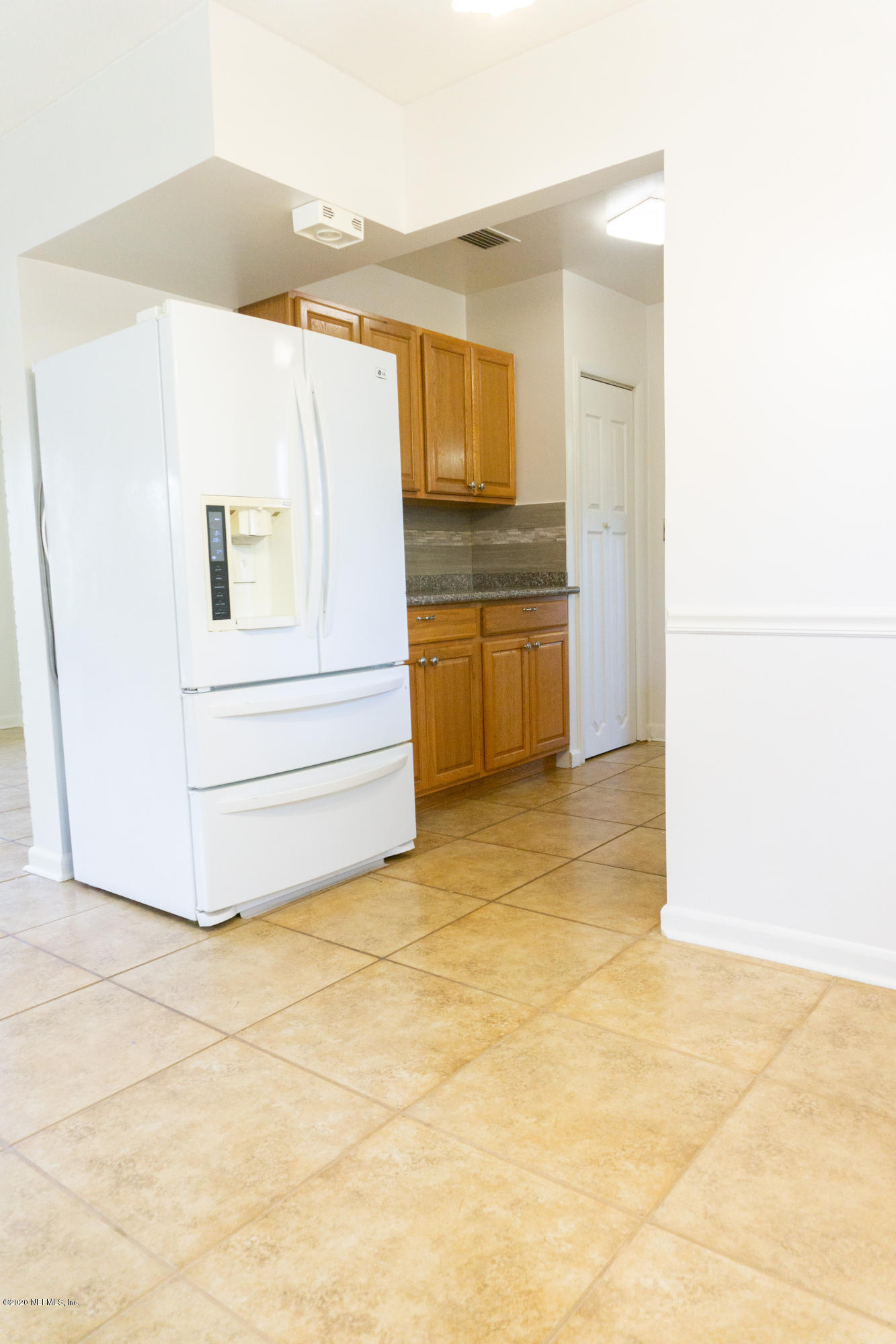 5244 Damascus Road South Jacksonville, FL 32207 - Photo 9 of 27 DSC01131