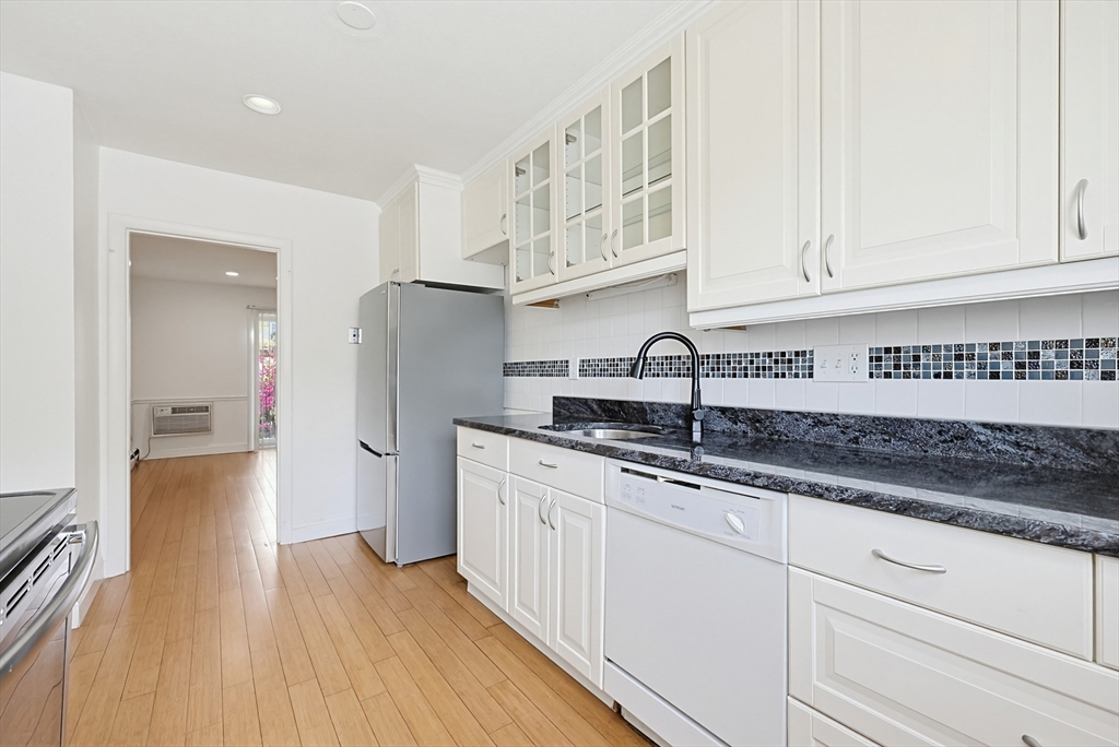 21 Westgate Road, Unit 4 Boston, MA 02467 - Photo 25 of 34