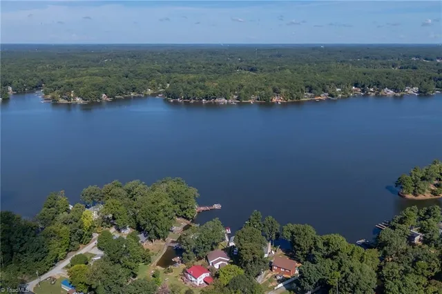 $549,000 | 309 Shoreline Drive, Lexington, NC 27292