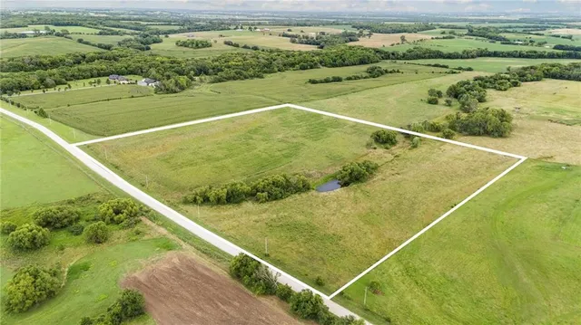 $220,000 | 3540 Woodson Road, Wellsville, KS 66092