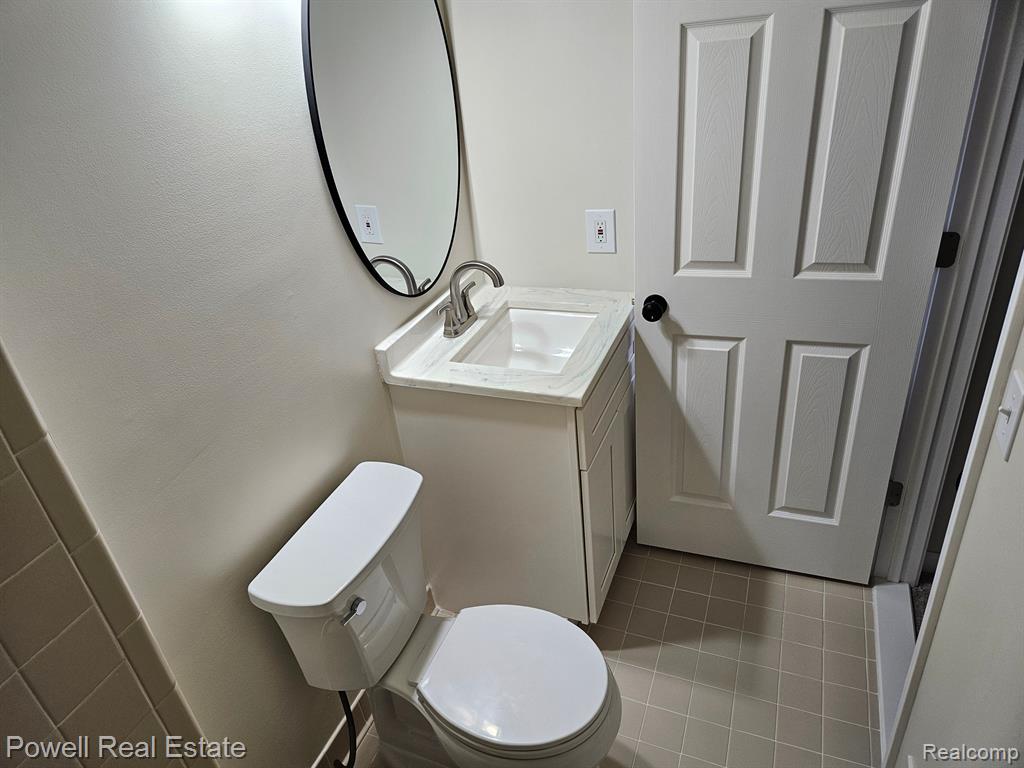 48711 Bridgeview Court Utica, MI 48315 - Photo 10 of 17
