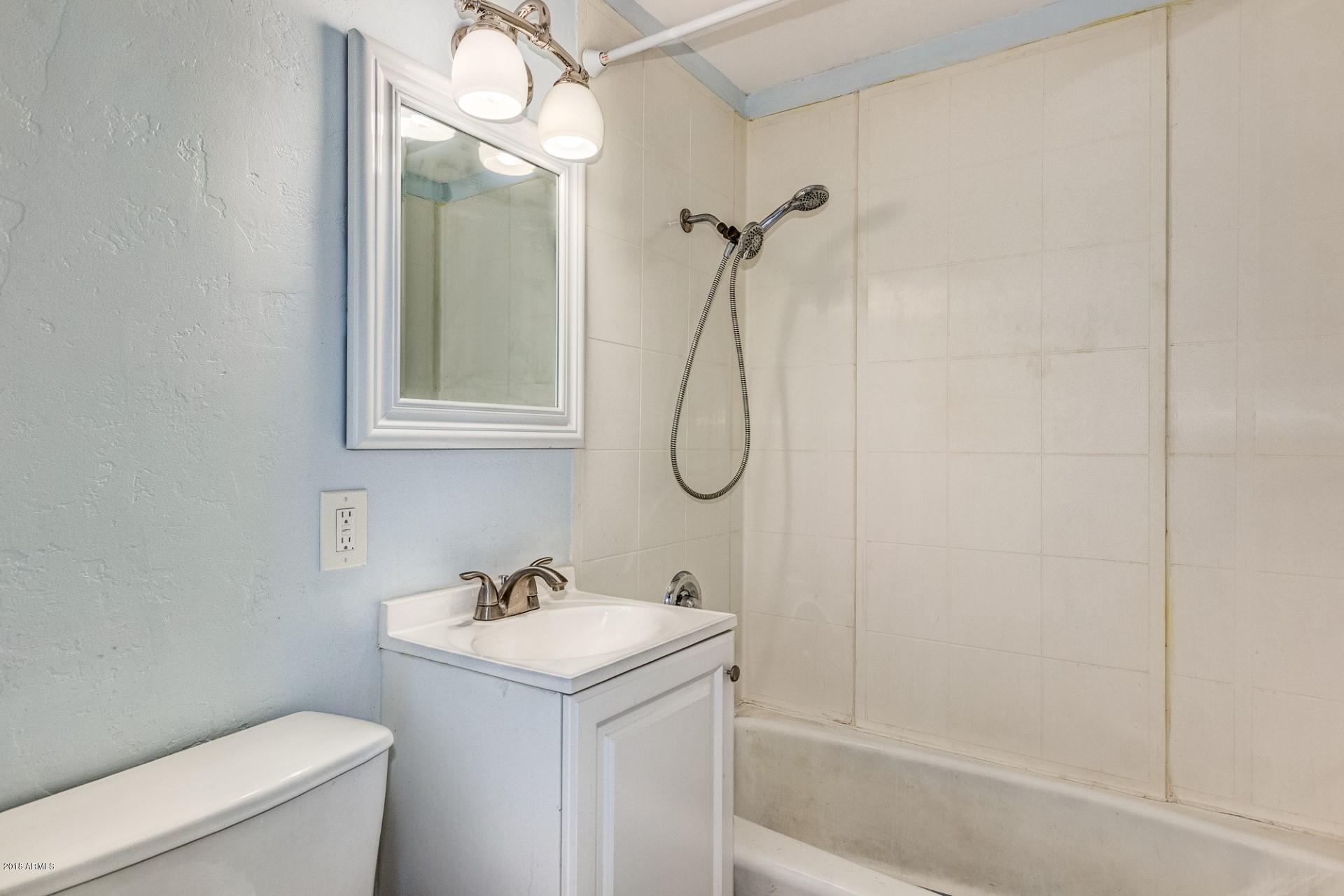 6331 West Lawrence Road Glendale, AZ 85301 - Photo 7 of 14 0011-Lawrence (32)