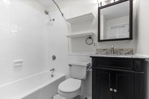 $4,100 | 11 Thomas Park, Unit 5, Boston, MA 02127