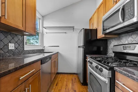 $4,100 | 11 Thomas Park, Unit 5, Boston, MA 02127