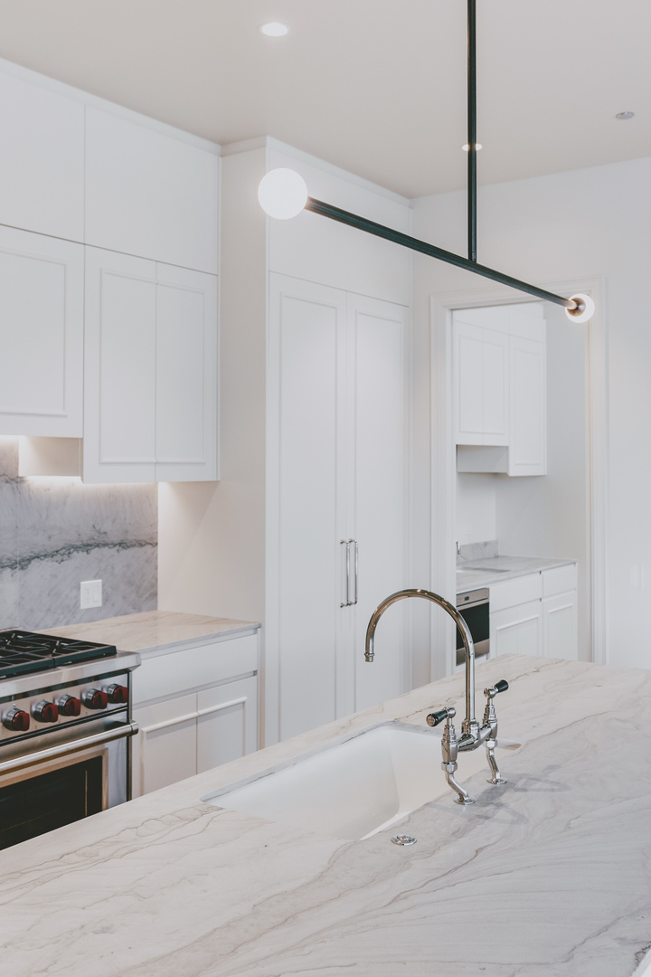 21 North May Street, Unit 601 Chicago, IL 60607 - Photo 32 of 64 a bathroom with a sink and a bathtub