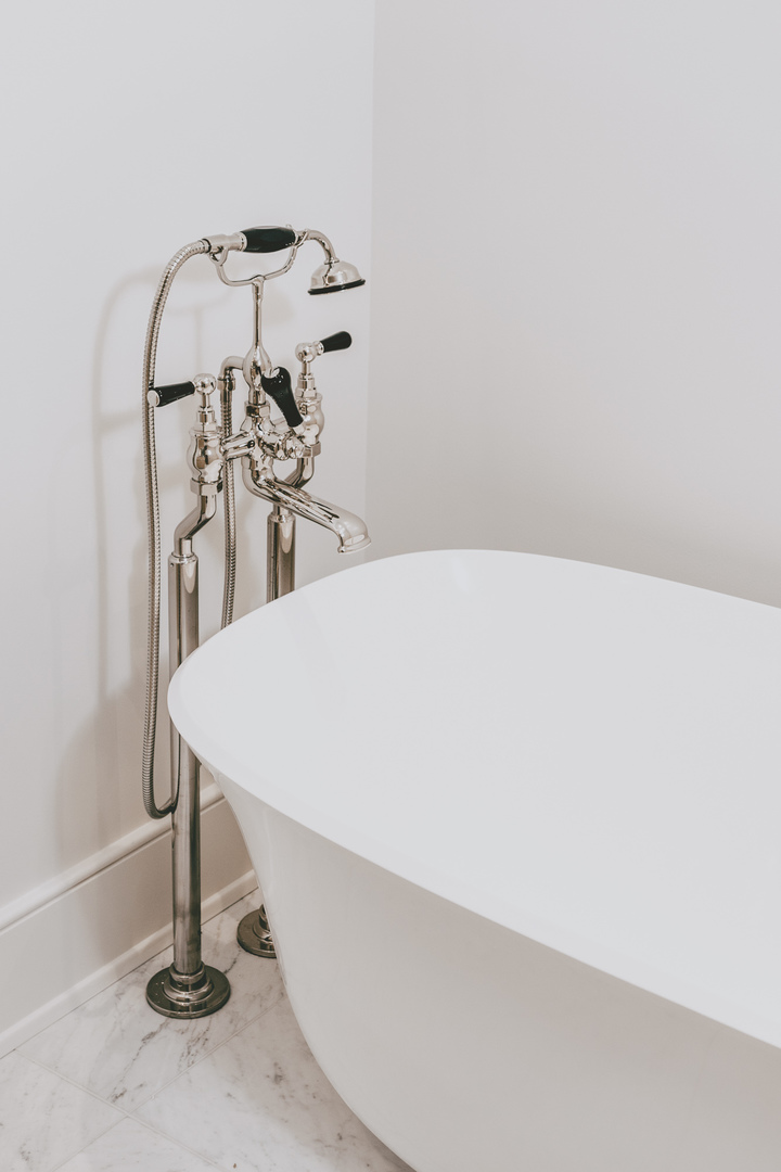 21 North May Street, Unit 601 Chicago, IL 60607 - Photo 49 of 64 a room with a table and white wooden floor