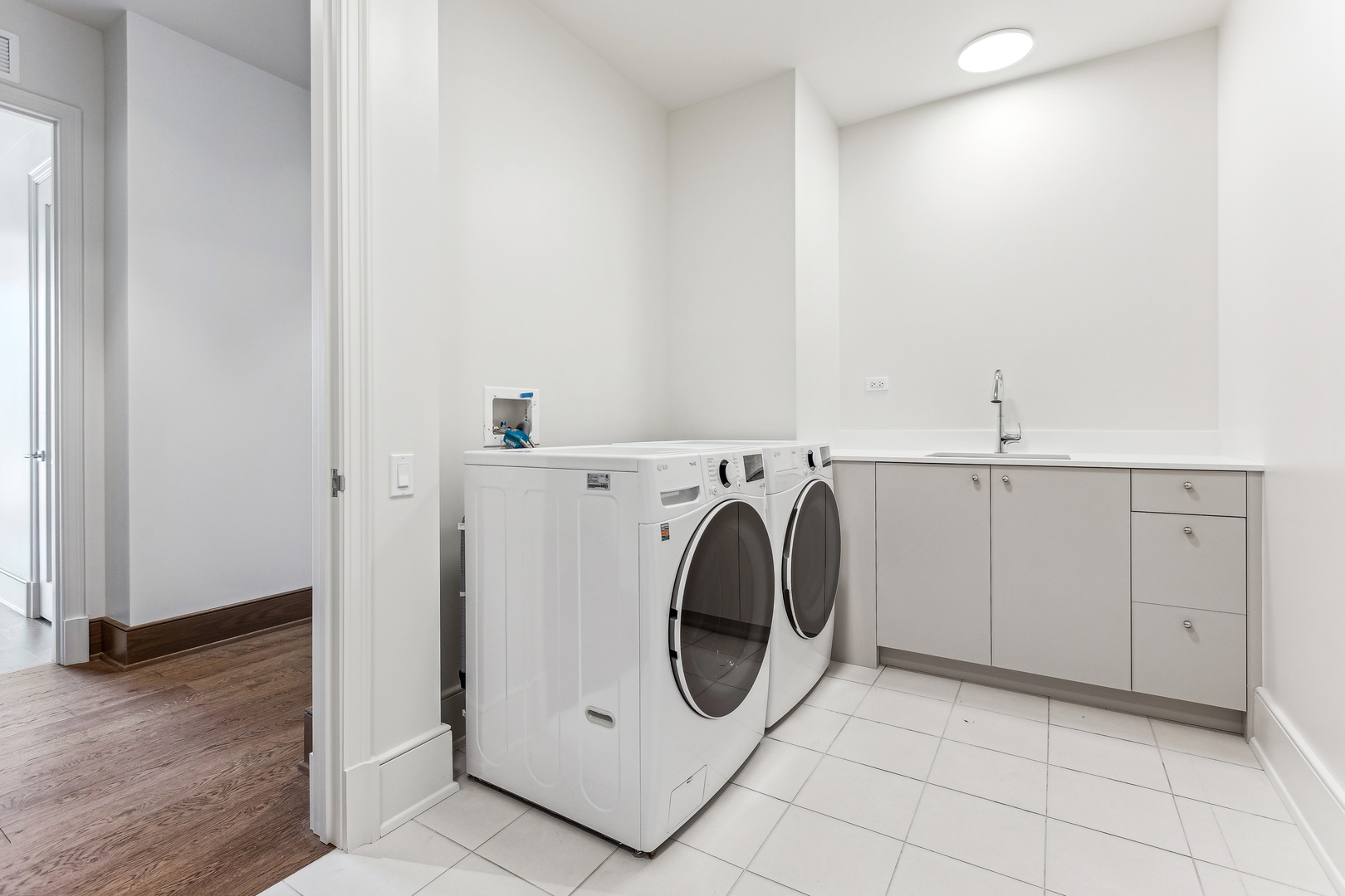 21 North May Street, Unit 601 Chicago, IL 60607 - Photo 56 of 64 a utility room with dryer and washer