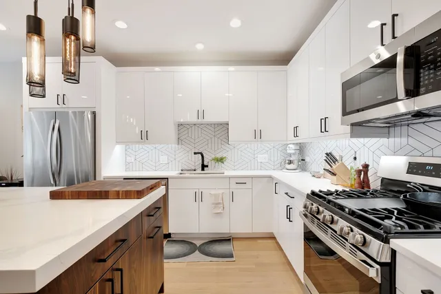 $799,000 | 2404 West Moffat Street, Unit 1, Chicago, IL 60647