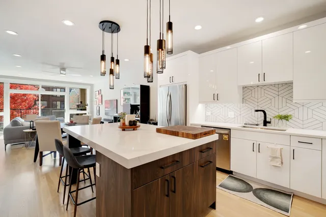 $799,000 | 2404 West Moffat Street, Unit 1, Chicago, IL 60647