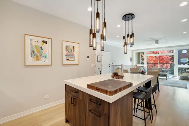 $799,000 | 2404 West Moffat Street, Unit 1, Chicago, IL 60647