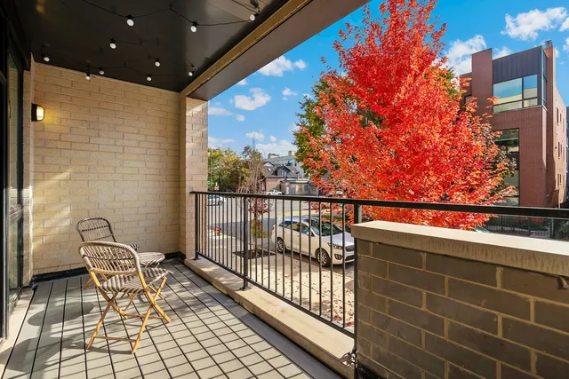 $799,000 | 2404 West Moffat Street, Unit 1, Chicago, IL 60647