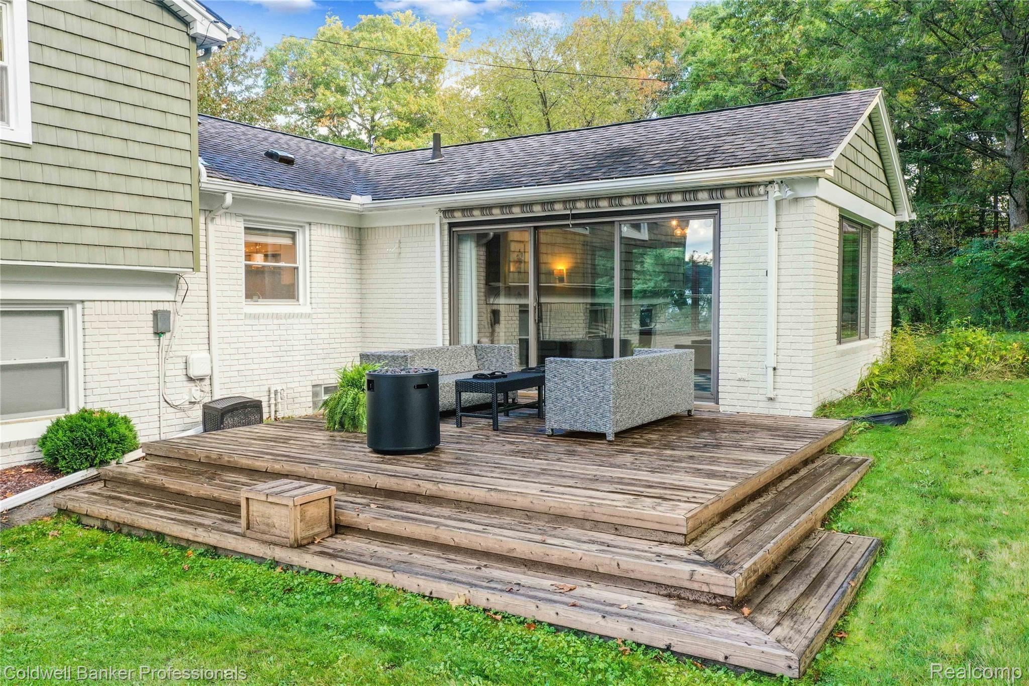 827 Brantford Road Rochester, MI 48306 - Photo 34 of 40 DJI_0105.jpg