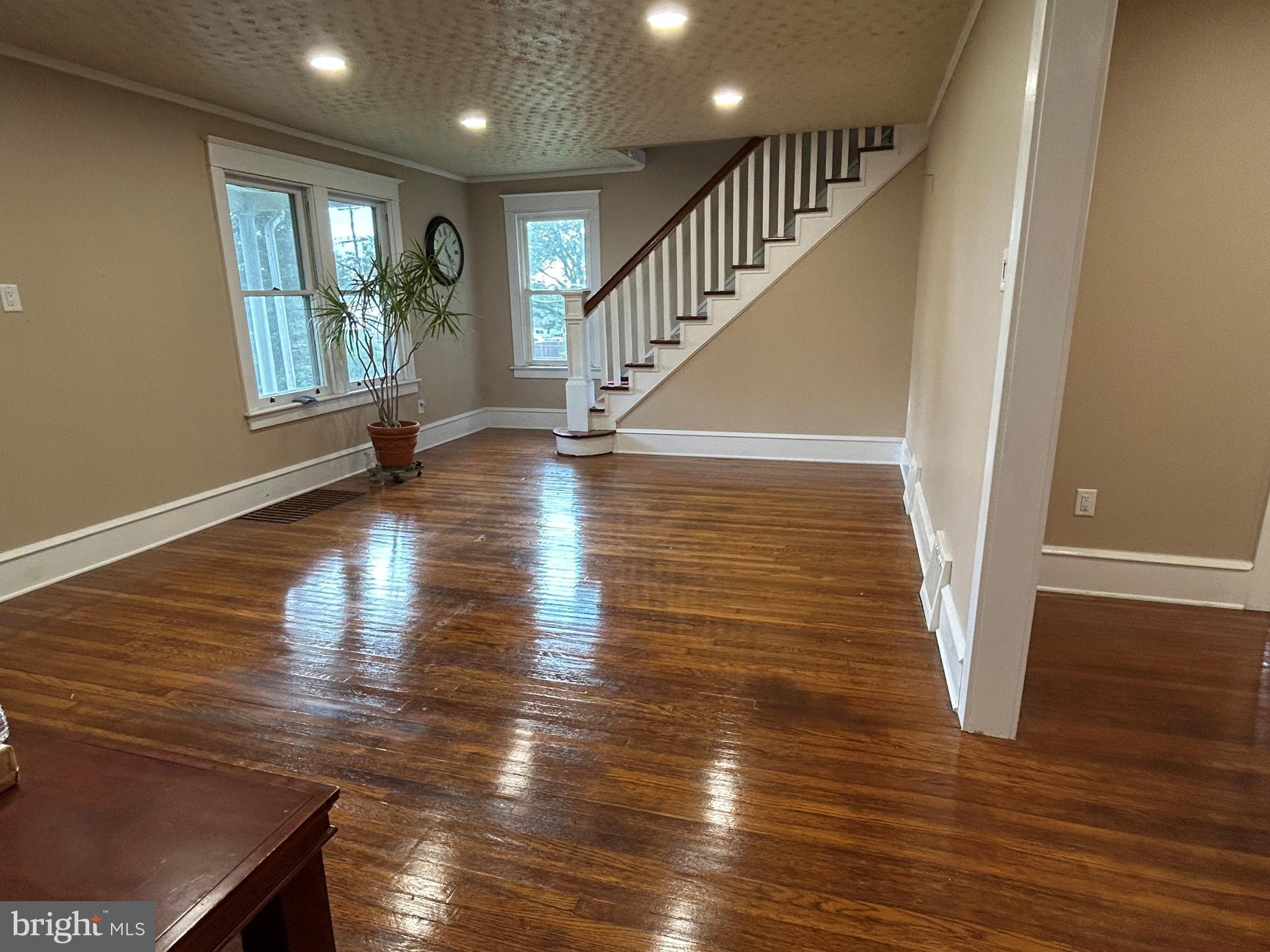 226 Dutton Mill Road Brookhaven, PA 19015 - Photo 3 of 25 Living room