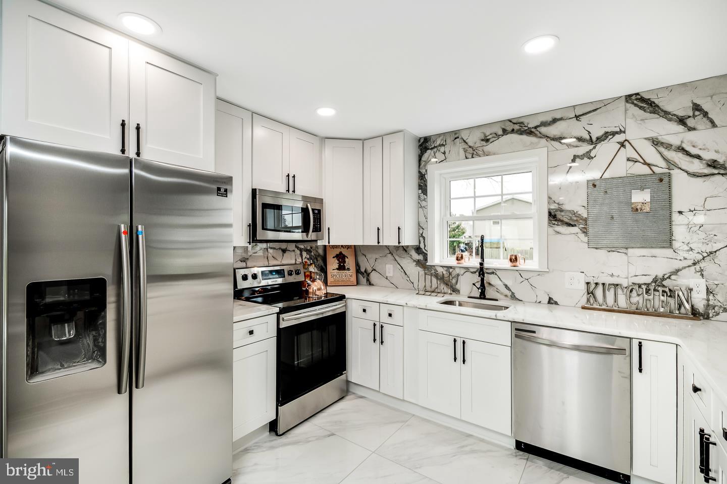 178 Idlewild Road Levittown, PA 19057 - Photo 2 of 32 Gallery Image 2