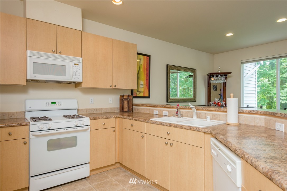 4815 Lake Place South, Unit D Renton, WA 98055 - Photo 10 of 25