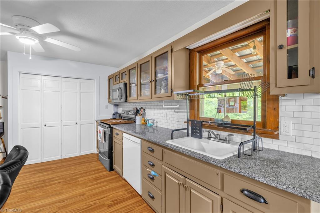 2615 Lynn Road Burlington, NC 27215 - Photo 10 of 34 Gallery Image 10