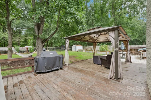 a white bench sitting in the middle of a yard