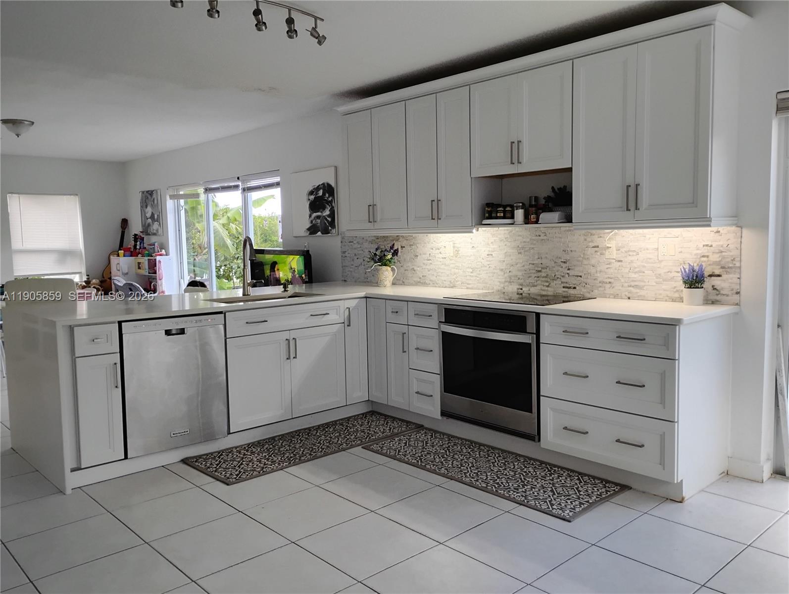 7515 Southwest 164th Court Miami, FL 33193 - Photo 15 of 33