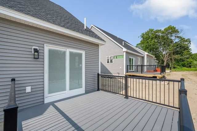 $689,900 | 3 Louis Farm Road, Unit 3, Dracut, MA 01826