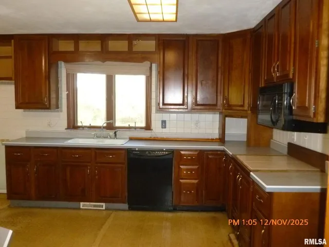 $200,000 | 5311 North Fairmount Street, Davenport, IA 52806