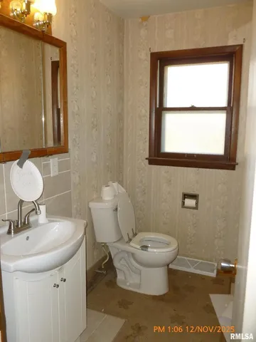 $200,000 | 5311 North Fairmount Street, Davenport, IA 52806