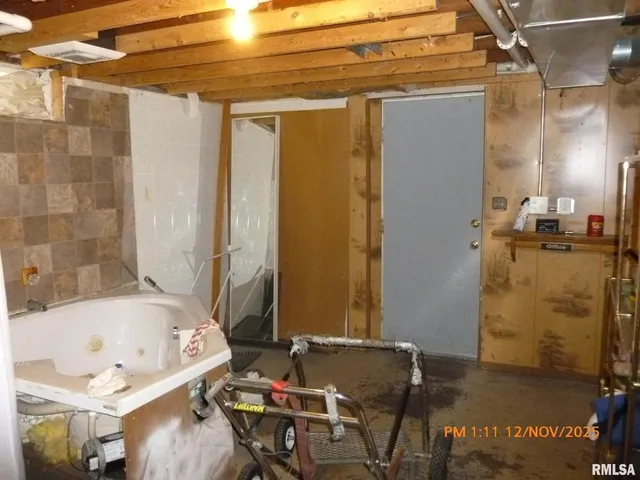 $200,000 | 5311 North Fairmount Street, Davenport, IA 52806