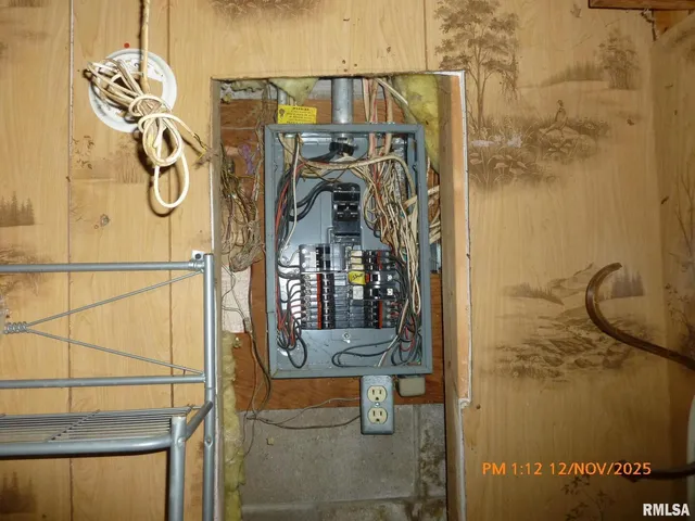 $200,000 | 5311 North Fairmount Street, Davenport, IA 52806