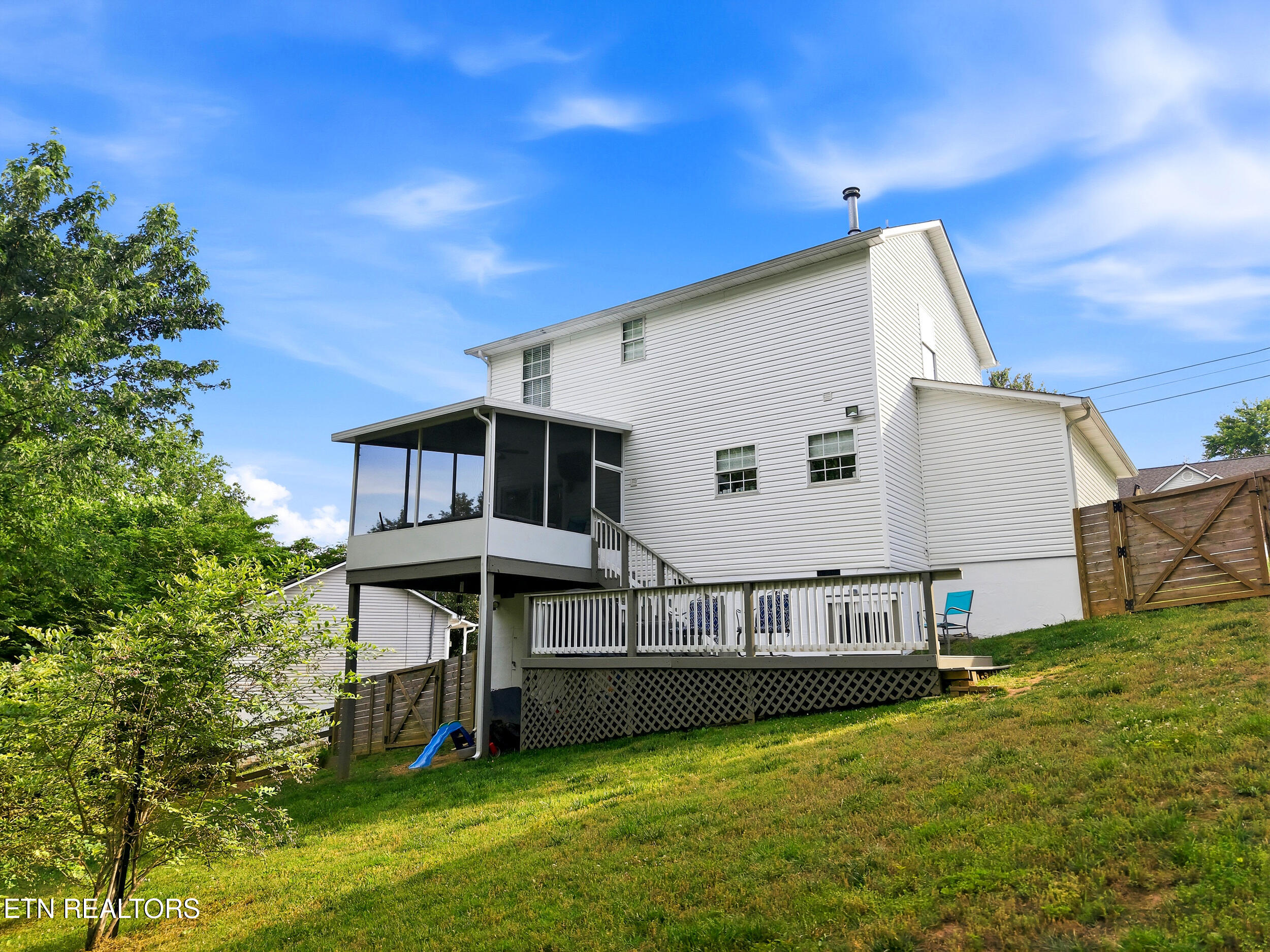 8258 Oak Terrace Lane Powell, TN 37849 - Photo 8 of 47 8_8258_oak_terrace_ln_0008