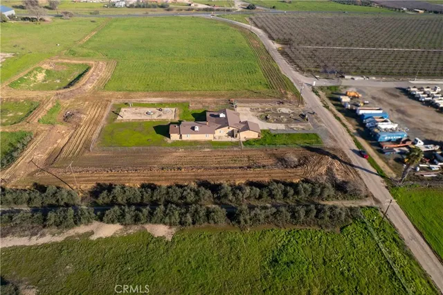 a view of an outdoor space