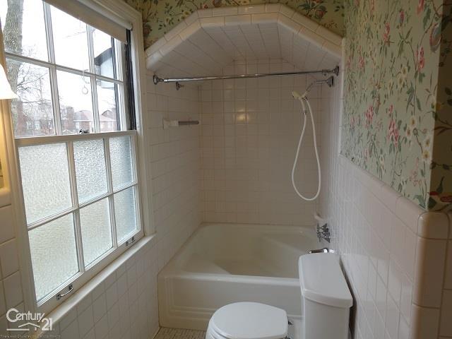 1827 Littlestone Road Grosse Pointe Woods, MI 48236 - Photo 16 of 24