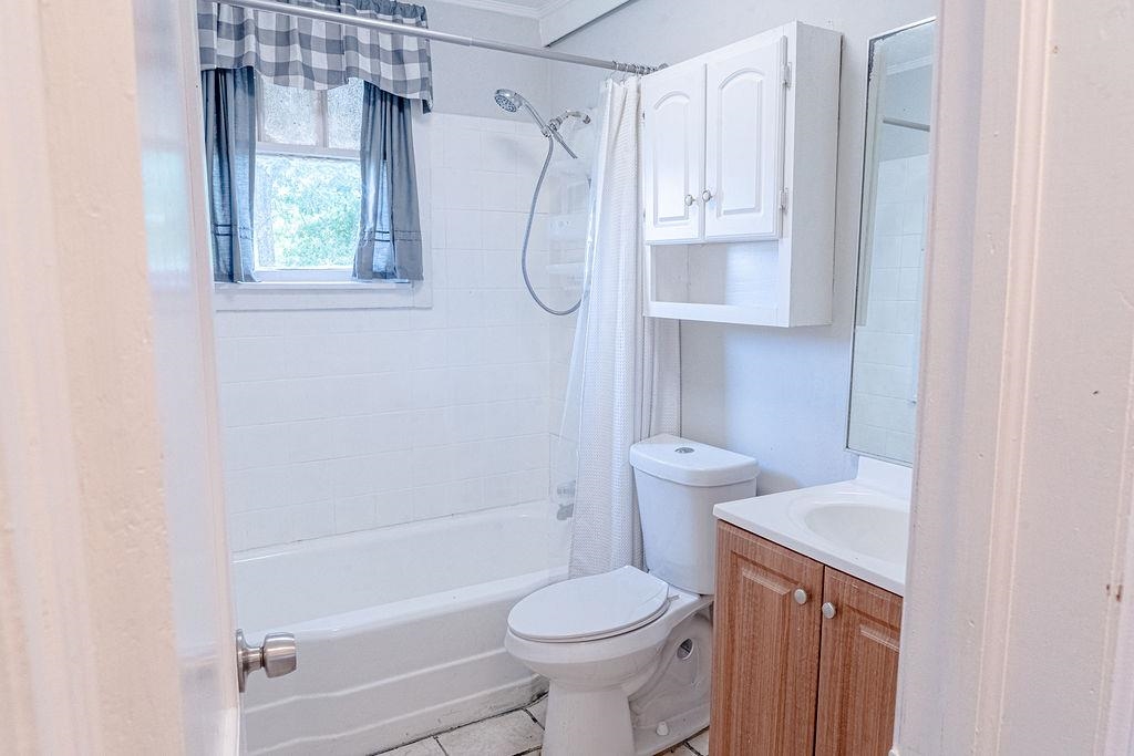 308 East Azalea Avenue Foley, AL 36535 - Photo 14 of 17 Bathroom