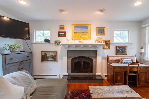 $1,198,000 | 6 Willow Street, Wellesley, MA 02481