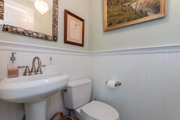 $1,198,000 | 6 Willow Street, Wellesley, MA 02481
