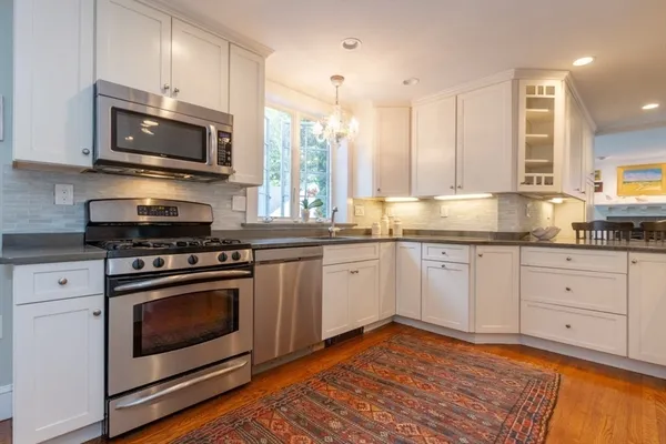 $1,198,000 | 6 Willow Street, Wellesley, MA 02481