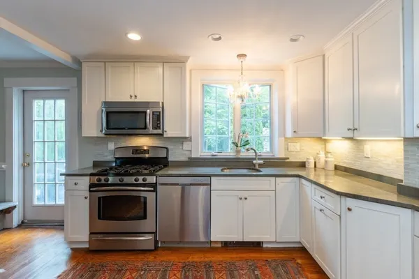 $1,198,000 | 6 Willow Street, Wellesley, MA 02481