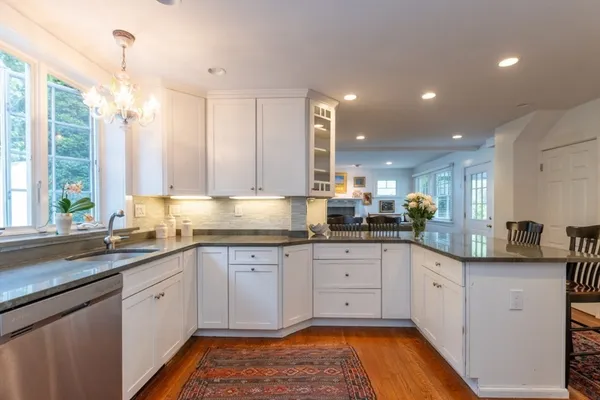 $1,198,000 | 6 Willow Street, Wellesley, MA 02481