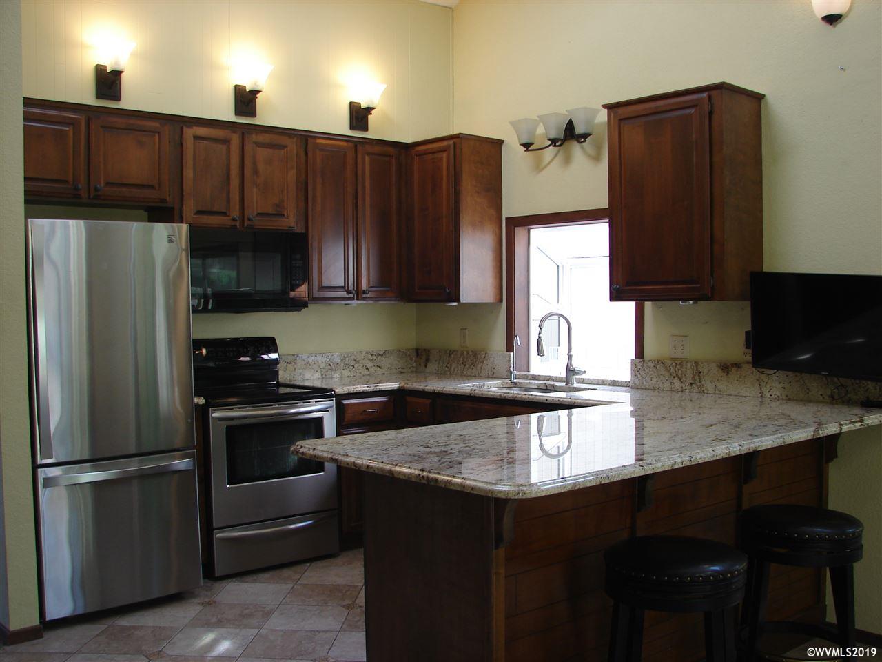 3895 Lone Oak Road Southeast Salem, OR 97302 - Photo 5 of 23 Gallery Image 5