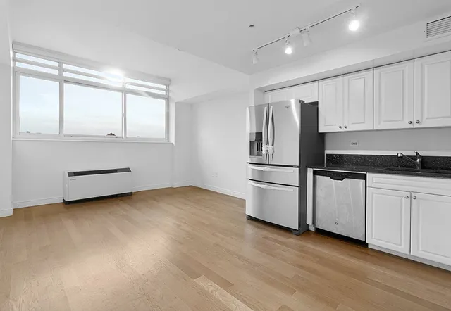 $4,000 | 60 West 23rd Street, Unit 2007 | Flatiron