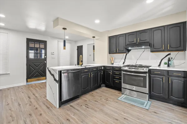 $500,000 | W156N5045 Pilgrim Road, Menomonee Falls, WI 53051