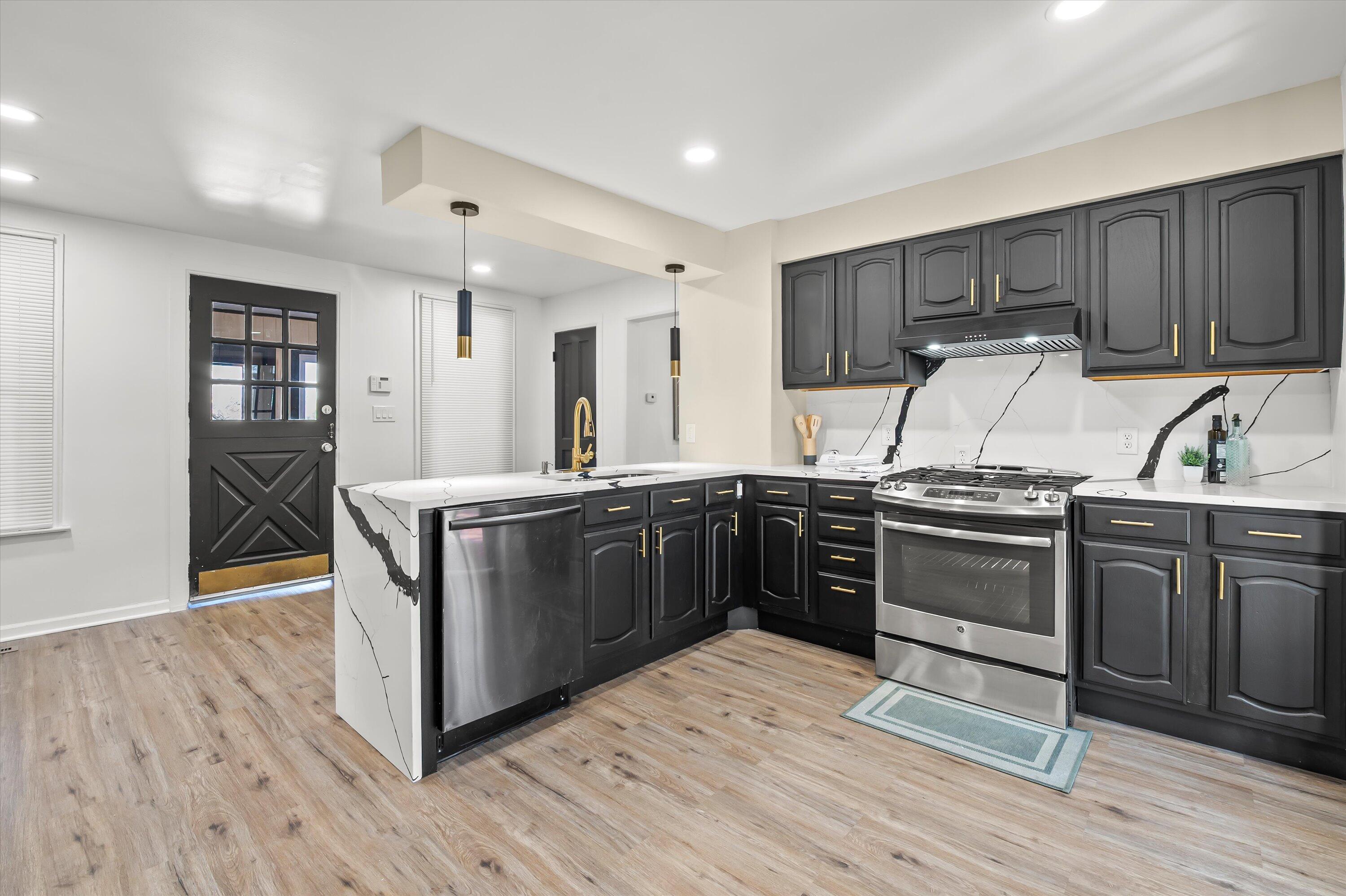 W156N5045 Pilgrim Road Menomonee Falls, WI 53051 - Photo 16 of 36 Kitchen