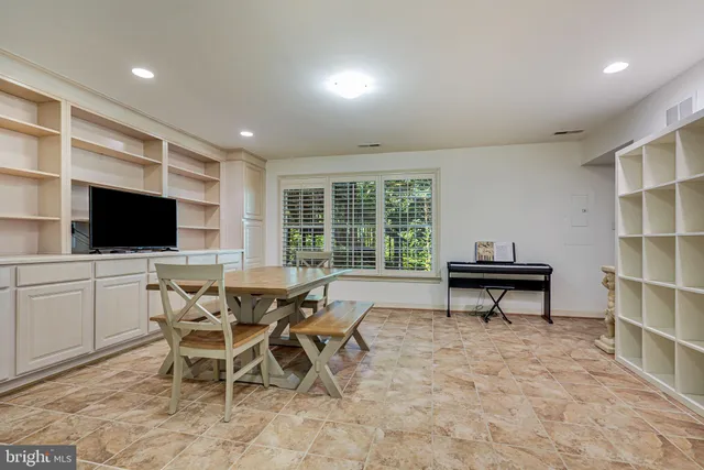 $5,500 | 150 Rees Place, Falls Church, VA 22046