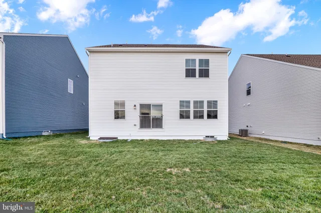 a view of front of house with yard