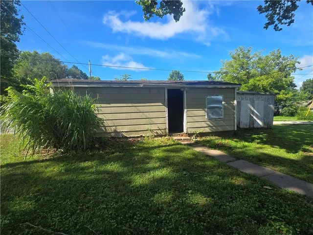 $189,000 | 2113 Jefferson Avenue, Lexington, MO 64067