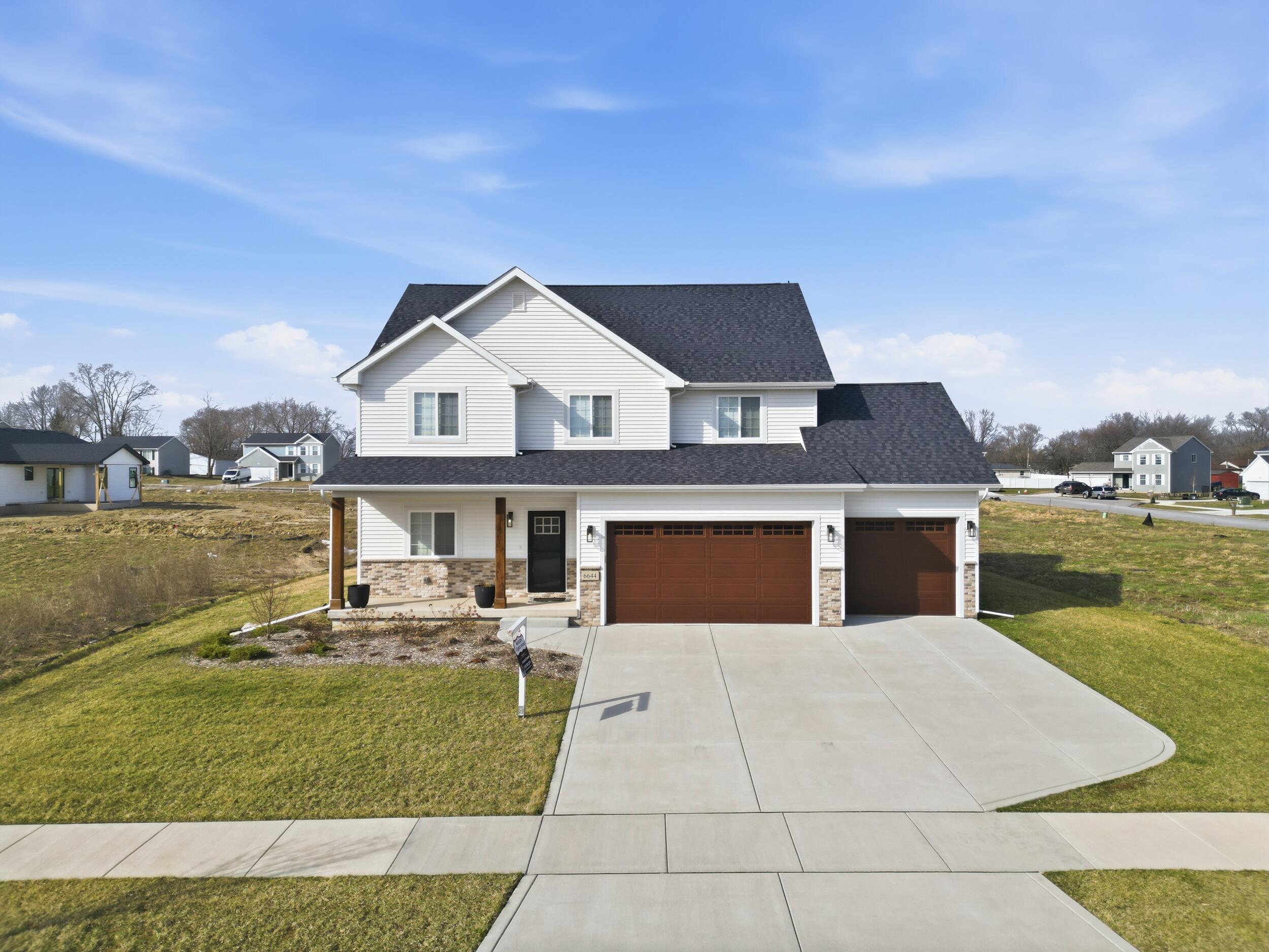 6644 160th Place Lowell, IN 46356 - Photo 1 of 37 2500x1875