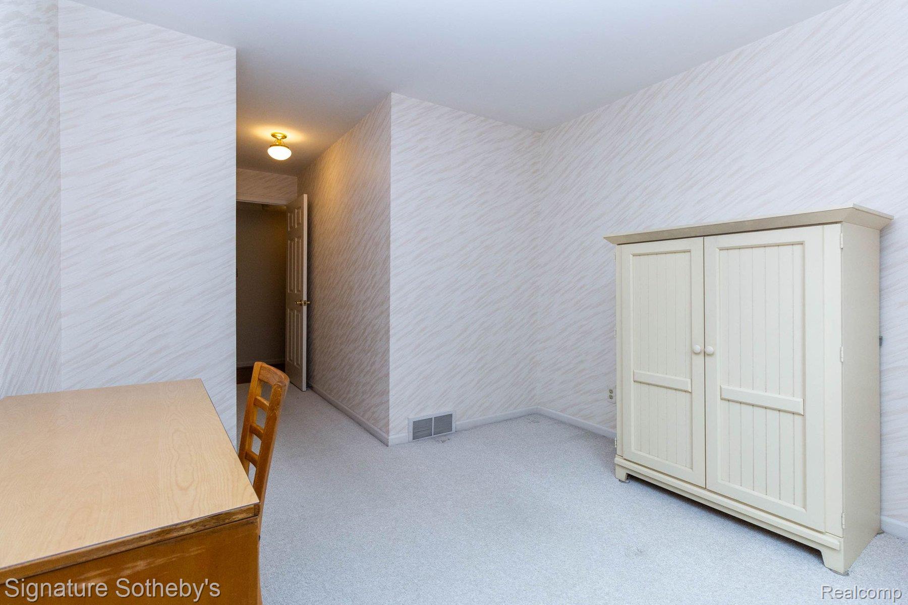 19710 West 13 Mile Road, Unit 101 Franklin, MI 48025 - Photo 27 of 40