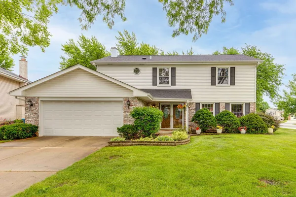 $595,000 | 815 Claridge Court, Schaumburg, IL 60193