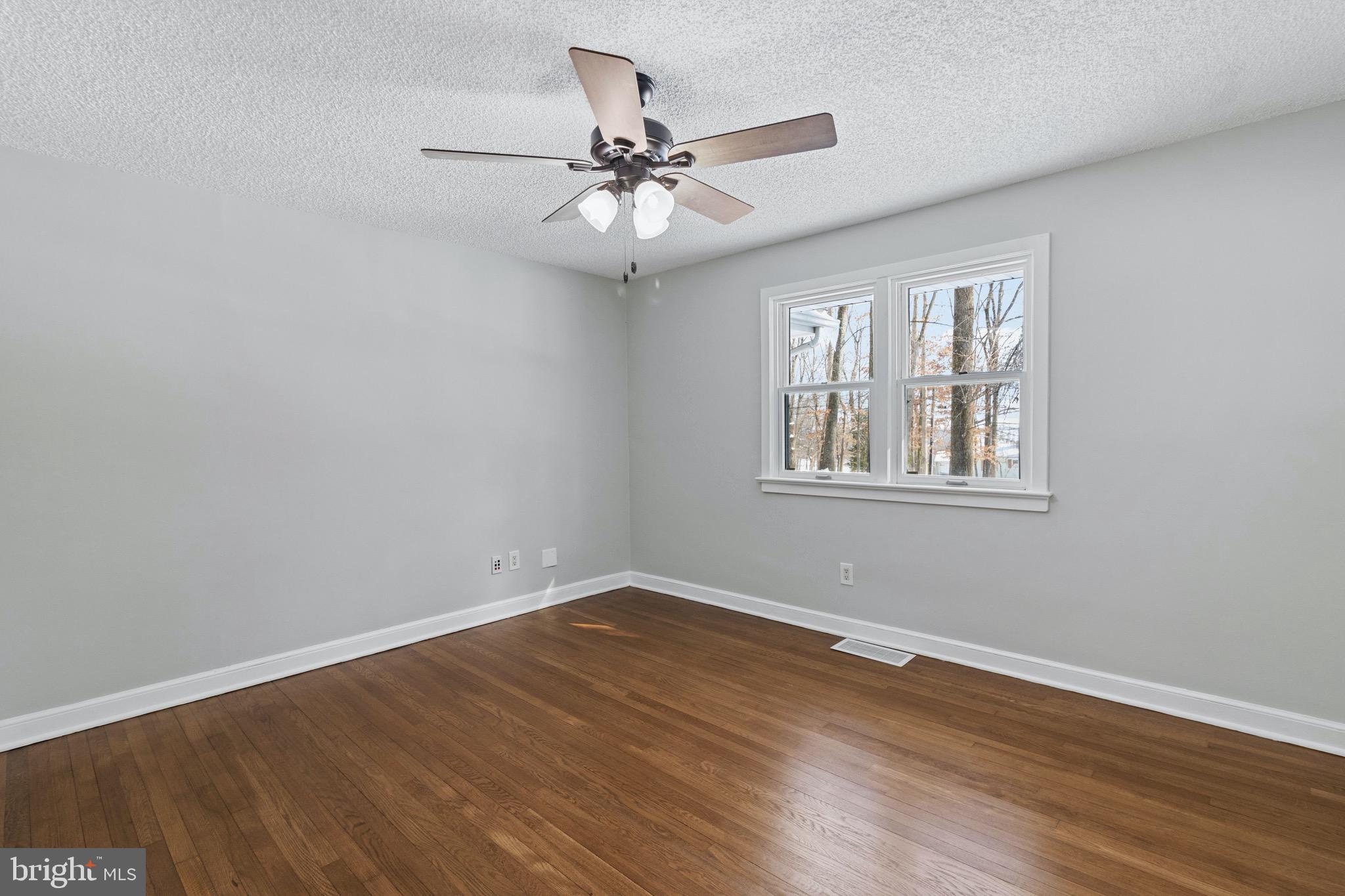 129 Woosamonsa Road Pennington, NJ 08534 - Photo 5 of 64 Gallery Image 5